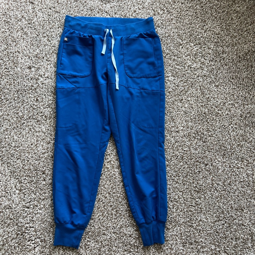 Figs women jogger. Royal blue. Way more pockets than the traditional joggers